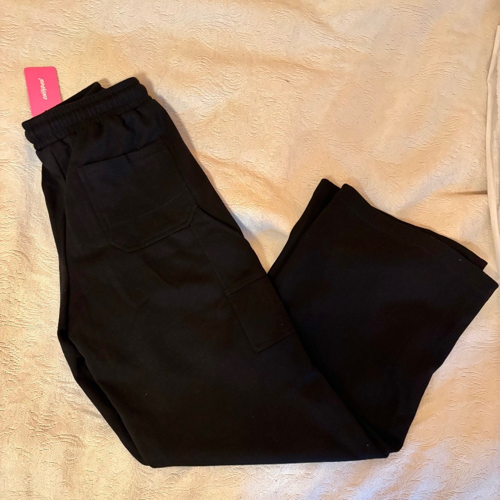 EDIKTED S low waist black sweatpants (Annalise straight leg)